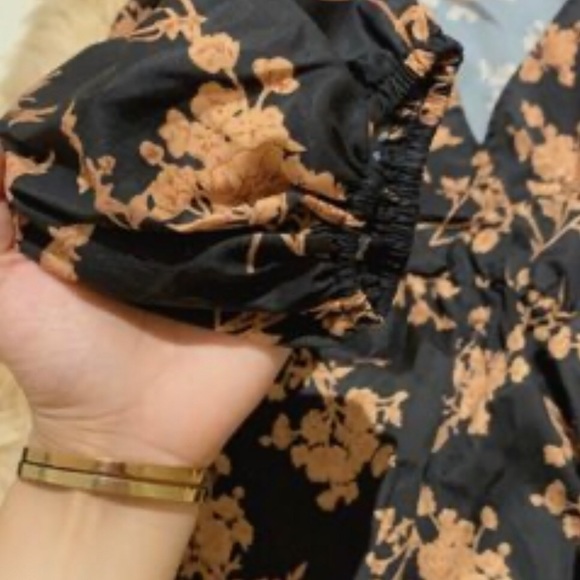 💚SOLD Plunge Neck Floral Dress - Picture 2 of 5